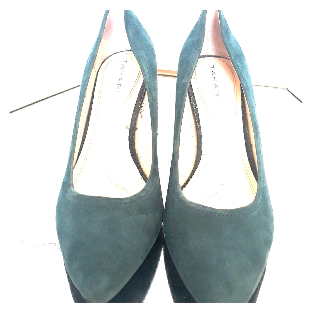 Tahari  Green Suede pumps